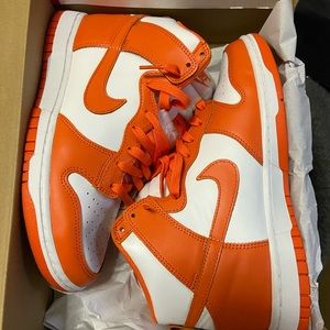 Size Men 7.5=Women 9